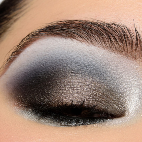 ColourPop "Blowin' Smoke" eyeshadow palette - Picture 10 of 13